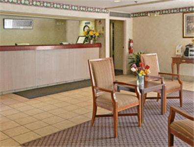Travelodge - Cincinnati Шарънвил Интериор снимка